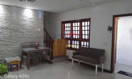 Casa  03 quartos em condomínio fechado Horto Florestal-  ( Vila Rosa)