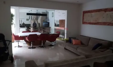 Casa em condomínio com  5 dormitórios, 2 suítes e 3 vagas - com lazer
