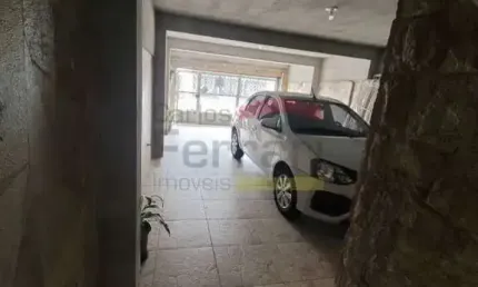 SOBRADO  GRANDE COM 2 DORMITÓRIOS, EDÍCULA E 4 VAGAS DE GARAGEM