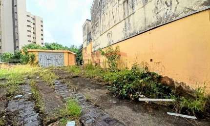 Terreno plano comercial a venda em Santana com 565m² e 2 frentes!