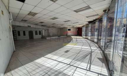 Salão comercial com 300m² para locação na Av. Imirim!