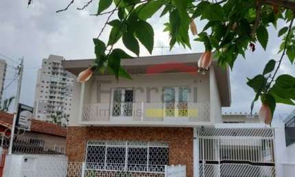 Sobrado bem localizado na Vila Galvão com 3 dormitórios e 10 vagas,com salão de festa e jardim