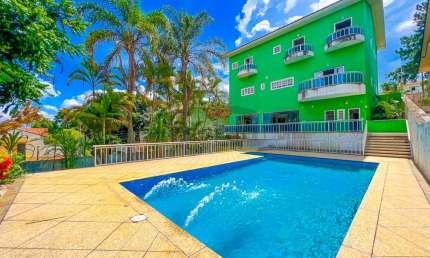 Casa de Alto padrão no Tremembé sendo 8 Suites 8 vagas, Piscina, Churrasqueira e Salão de Festas.