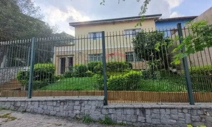 Casa e ou Terreno de Esquina para Construção e ou Clinica !