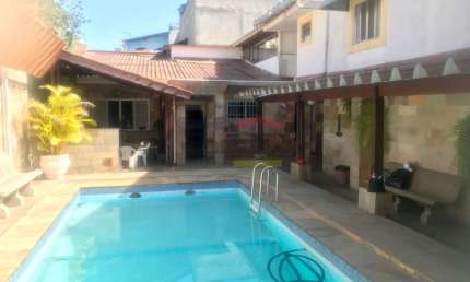 Casa Assobrdada a Venda  na Vila Ede - 4 dormitórios e 5 vagas