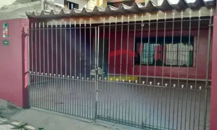 Casa térrea com 3 dormitórios - 3 vagas a venda no Chora Menino/Santa Teresinha.