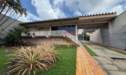 Casa térrea à venda com 3 dormitórios e 10 vagas no alvinópolis