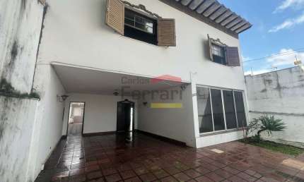 Amplo sobrado nas Palmas do Tremembe com 4 dormitórios, edícula, quintal, churrasqueira e 5 vagas.