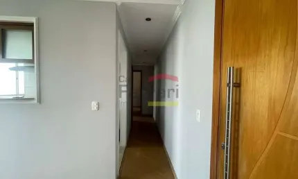 Apto com 2 dormitorios, sala cozinha com armarios,com uma vaga de garagem