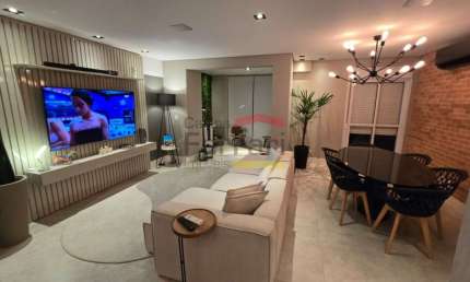 Apartamento à venda com 2 dormitórios e 2 vagas na Água Fria