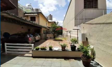 Casa com 3 moradias no Bairro de Santa Teresinha com terreno de 10 X 37