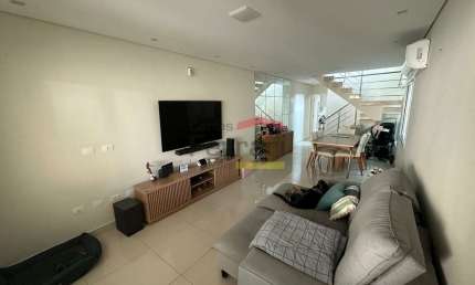 Sobrado à venda na Água Fria - 152m², 3 suítes, quintal com churrasqueira e alto padrão de segurança