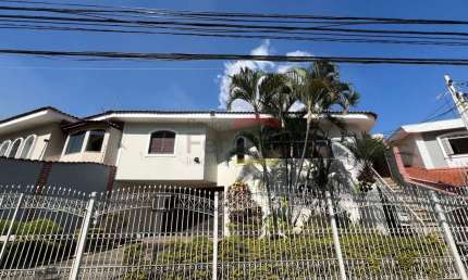 Casa assobradada no Jardim França, bairro mais procurado da Zona Norte. 3 dormitórios e 4 vagas.