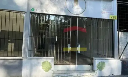 Loja de Rua com 38m² de área útil pé direito auto aceita todas as formas de locação venha conhecer .