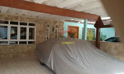 Sobrado, 247 metros, 4 dormitórios, 3 vagas de garagem, piscina, próximo metrô Parada Inglesa.