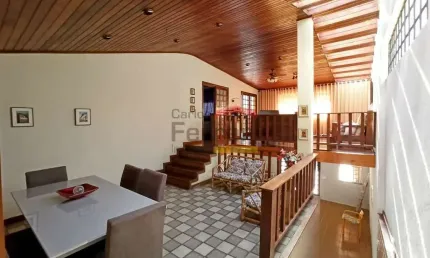 Sobrado à venda com 4 dormitórios, suíte, piscina, espaço gourmet na Zona Norte
