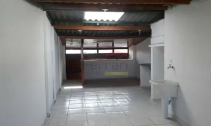 Sobrado atualmente alugado, contendo 2 casas, ótimo para 2 famílias, imóvel p/renda