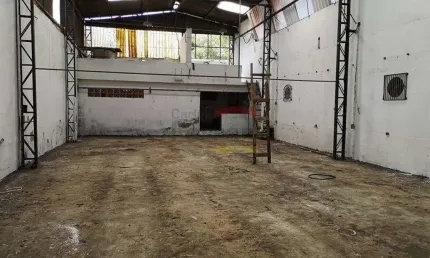 Galpão comercial 216m² 2 banheiros, cozinha 3 vagas