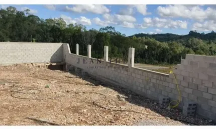 Terreno à venda no São Giácomo, Caxias do Sul  por R$ 250.000