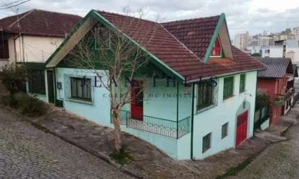 Casa com 5 quartos à venda no Centro, Caxias do Sul  por R$ 1.064.000