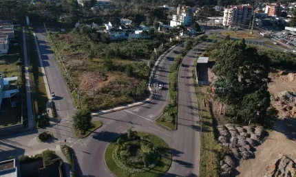Terreno à venda no Interlagos, Caxias do Sul  por R$ 759.000