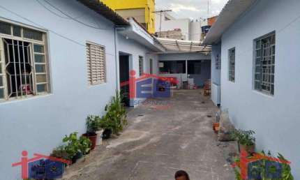 Casa comercial à venda na Vila Silviânia, Carapicuíba 