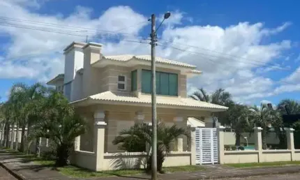 Sobrado Alto Padrão c/ 4 Dormitórios em Capão da Canoa/RS
