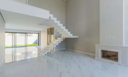Casa com 3 Quartos  ( 3 suítes )  à Venda no bairro Moinhos de Vento em Canoas
