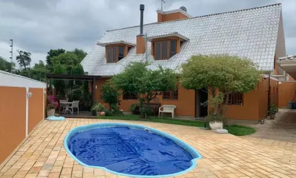Belíssimo Sobrado Alto Padrão c/ 5 Dormitórios no Moinhos de Vento