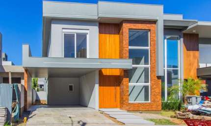 Sobrado em  condomínio com 3 Quartos com 225m2 Localizado no condomínio Las Brisas