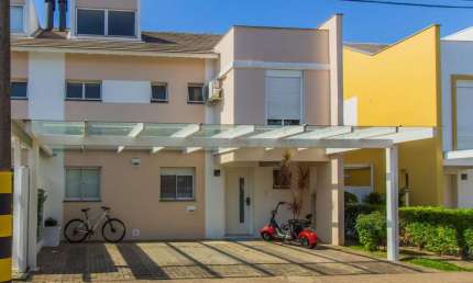 Sobrado no Condomínio Privilege  House com 4 Quartos no bairro Moinhos de Vento, em Canoas.