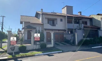 Belíssimo Sobrado de Esquina c/ 3 Quartos no Moinhos de Vento