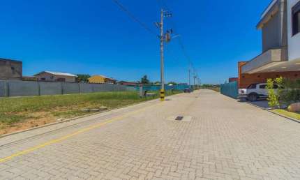 Oportunidade: Terreno em Condomínio com área de lazer completa em Canoas, Rio Branco - Confira!