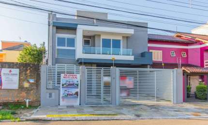 Casa Com 3 suítes no bairro Moinhos Vento em canoas