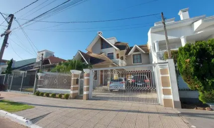 Sobrado 4 dormitórios, bairro Moinhos de Vento Canoas RS