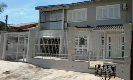 Excelente sobrado c/ 4 dormitórios (01 suíte) no moinhos de vento