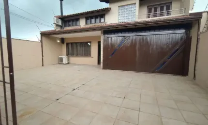Casa para Alugar no bairro Harmonia, Canoas. Ótima oportunidade!