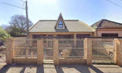 Casa com 03 Dormitórios para Alugar em Canoas, Rio Branco