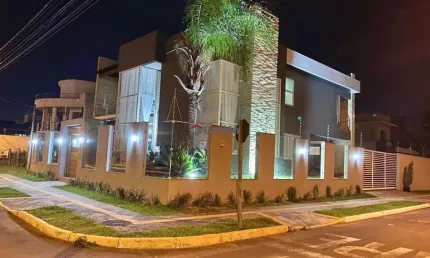 Sobrado c/ 4 quartos (03 suítes) no bairro moinhos de vento/canoas