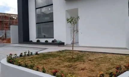 CASA TÉRREA, COM ÁREA GOURMET E PISCINA, EM CONDOMÍNIO FECHADO
