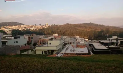 Terreno em condomínio fechado, projeto de construção aprovado
