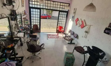 Casa com salão comercial à venda no centro de Atibaia