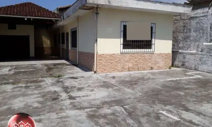 2 quadras da praia - casa isolada simples no vilamar em praia grande - com bom quintal.