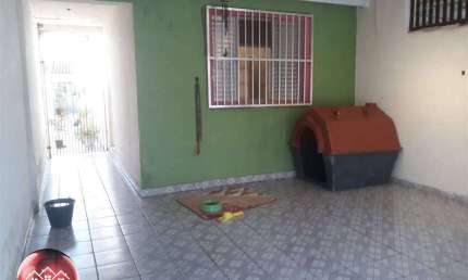 EM BOA LOCALIZAÇÃO - Casa Geminada na Nova Mirim em Praia Grande, com 2 dormitórios e quintal - R$350.000.
