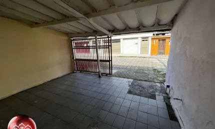 PRÓXIMO DO CENTRO DE CUBATÃO - LOCAL BOM - Casa Geminada no Jd. São Francisco em Cubatão - R$290.000.