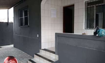 CASA BOA E ISOLADA NA VILA NOVA EM CUBATÃO - 2 DORMITÓRIOS E GARAGEM 2 VAGAS - R$338.000 - SÓ A VISTA!!