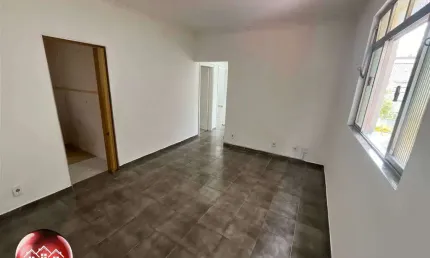 Apartamento com 3 dormitórios - 1° andar e de frente - em prédio baixo - próximo do canal 01 - 87m².