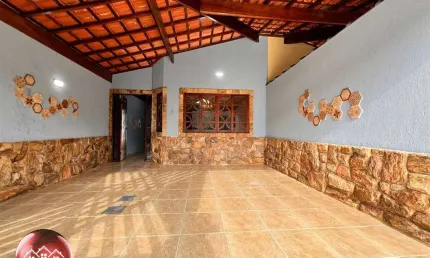 2 QUADRAS DA PRAIA - CASA GEMINADA COM ACABAMENTO DE PRIMEIRA - EM ÓTIMO LOCAL - 2 DORMITÓRIOS E GARAGEM 2 VAGAS.