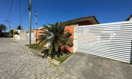 Casa no condomínio Solar dos Cantarinos com 3 dormitórios à venda, 110 m² por R$ 510.000 - São Matheus - São Pedro da Aldeia/RJ
