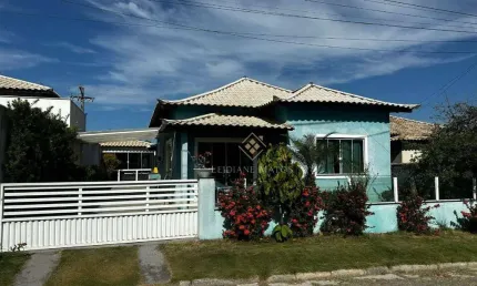 Casa com 3 dormitórios à venda no condomínio Solar dos Cantarinos, 120 m² por R$ 600.000 - São Matheus - São Pedro da Aldeia/RJ